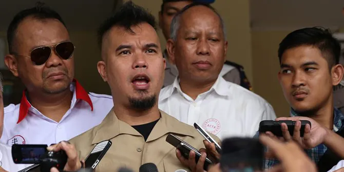 Ahmad Dhani Akui Jika Dirinya Tak Pernah Ikut Ganti Popok 