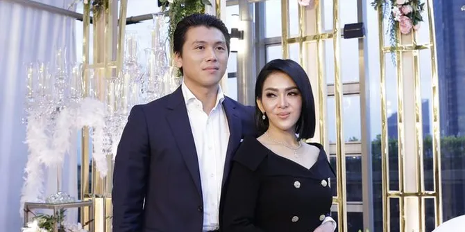 Aisyahrani: Luna Maya Tulis Status 'Makan Teman Lagi Hits' Setelah Doakan Reino dan Syahrini