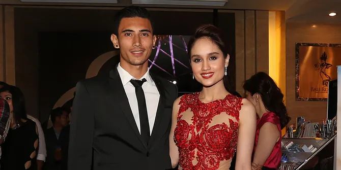 AKHIRNYA! Cinta Laura Ungkap Identitas CR7 Jr, Gandengan Barunya