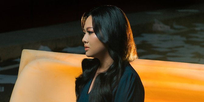 Akhirnya Comeback, Penyanyi Clara Riva Sajikan Single 'Coba Waras' dengan Penuh Perasaan