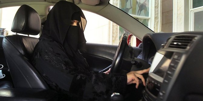 Sekian Lama Dilarang, Wanita di Arab Saudi Kini Boleh Kendarai Mobil