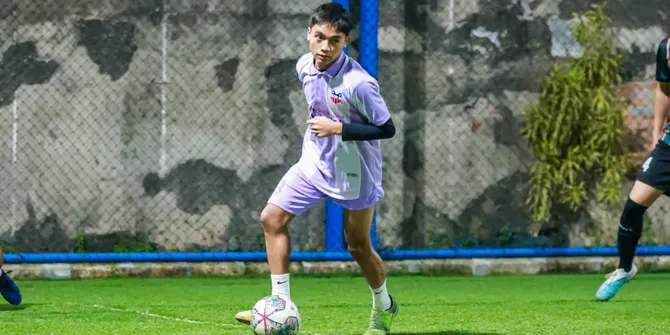 Aktif Bermain Sepak Bola, Betrand Peto Sebut Hanya Jadi Hobi - Sebagai Sarana Healing