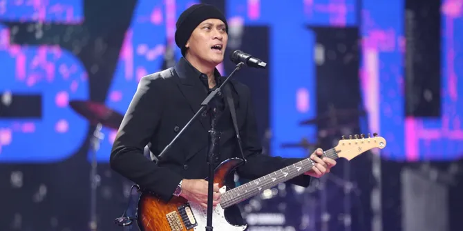 Andra Ramadhan Ungkap Alasan Setia Pakai Efek Gitar Ini Selama Manggung