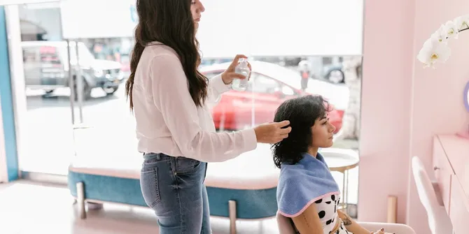 Anti Kusut! Tips Potongan Rambut Ideal untuk Rambut Tebal dan Mengembang