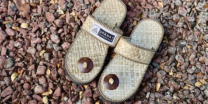 Apa Itu Sandal Upanat? Pelindung Candi Borobudur yang Ramah Lingkungan