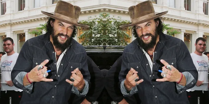 Aquaman Hadir di Antara Batman Dan Superman!