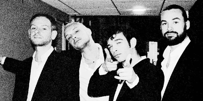Arti dan Makna Lagu Falling For You - The 1975, Tentang Rasa Pahit Terjebak Friendzone