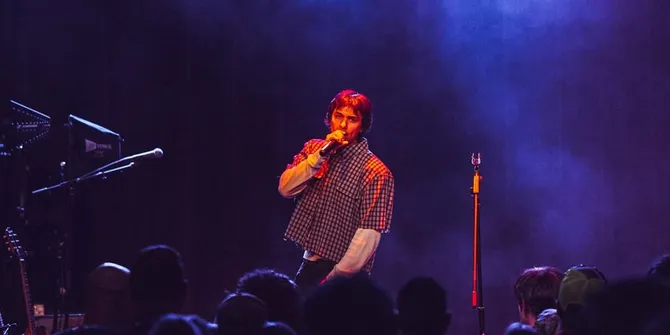 Arti dan Makna Lagu Favorite - Austin George, Kisah Perpisahan yang Tak Pernah Selesai