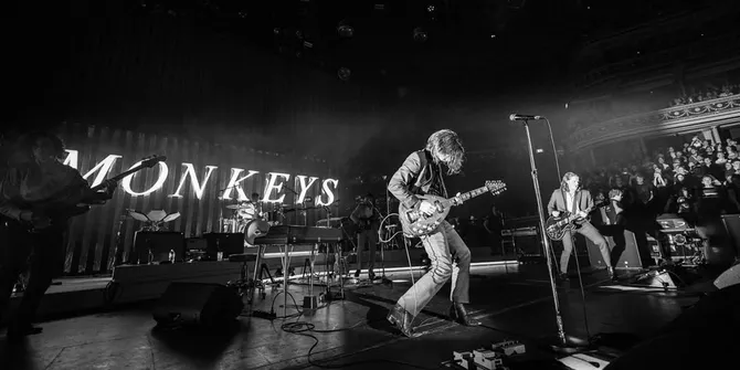 Arti dan Makna Lagu Secret Door - Arctic Monkeys, Ketika Pintu Rahasia Menyimpan Sepi - Cinta Tersembunyi