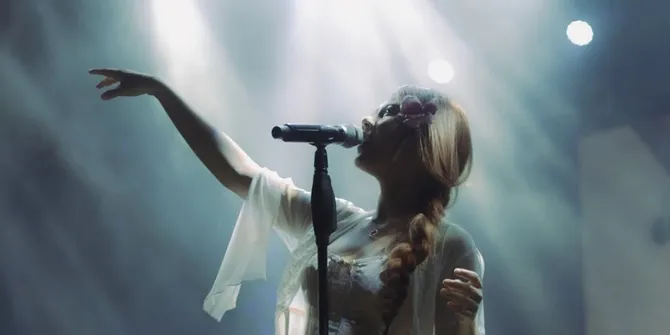 Arti dan Makna Lagu Taruh Milik Nadin Amizah yang Bikin Banyak Orang Terdiam