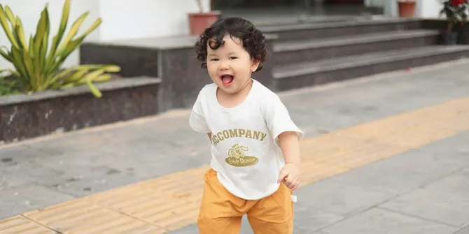 Arti Mimpi Anak Bisa Jalan dan Makna Psikologisnya yang Perlu Dipahami