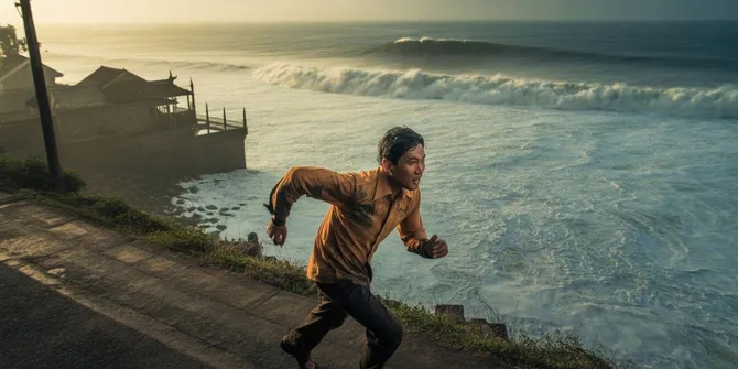 Arti Mimpi Dikejar Air Tsunami Menurut Psikologi, Spiritual, dan Primbon Jawa