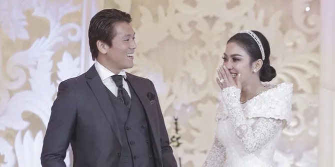 Ayah Angkat Ramai di Media Sosial, Syahrini Pamer Foto Bareng Reino Barack: Uugh, Thayank