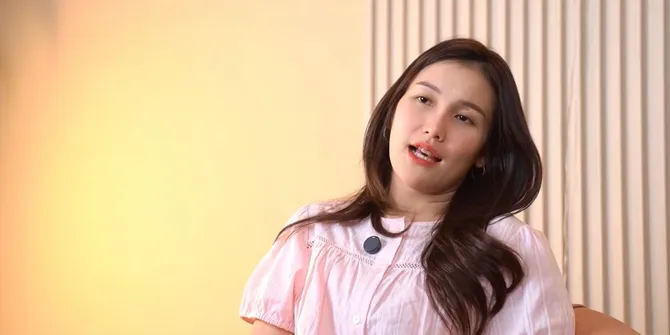 Ayu Ting Ting Ajak Warga Bantu Bencana NTT dan Kalimantan