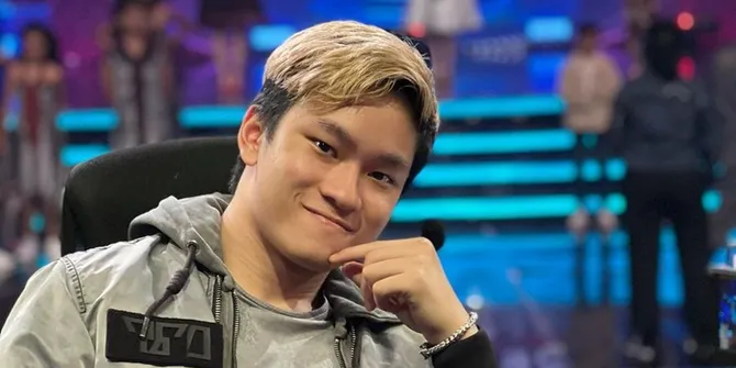 Azka Corbuzier Dapat Sarung dari Habib Jafar: Kalau Aku Pakai, Nggak Log In Kan?