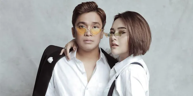 Beda Agama, Billy Syahputra Terharu Diberi Sajadah Oleh Amanda Manopo
