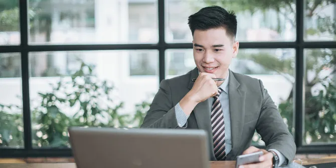 Beda Suasana, Beda Vibe! Ini Rekomendasi Parfum Pria untuk Kantor vs Hangout