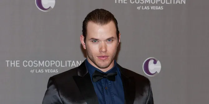 Begini Cara Kellan Lutz Bantah Hubungan Dengan Miley Cyrus