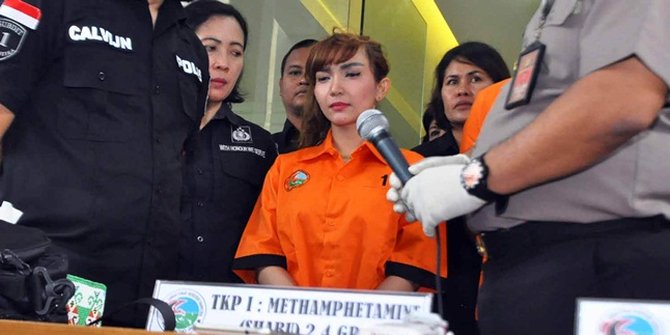 Begini Reaksi Ibu Roro Fitria Ketika Putrinya Ditangkap Karena Narkoba