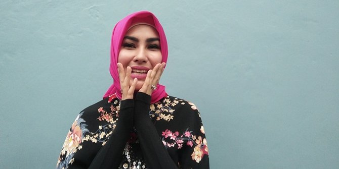 Begini Reaksi Ibunda Kartika Putri Ketika Anaknya Memutuskan Berhijab