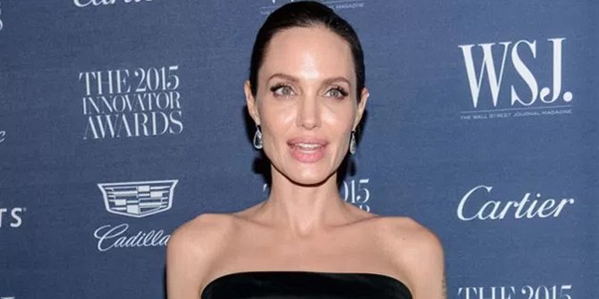 Belanja ke Pasar, Angelina Jolie Ajak Ketiga Anaknya Jalan-Jalan