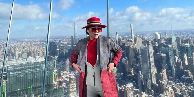 Bella Shofie Heboh Kegirangan Wajahnya Terpampang di Times Square New York