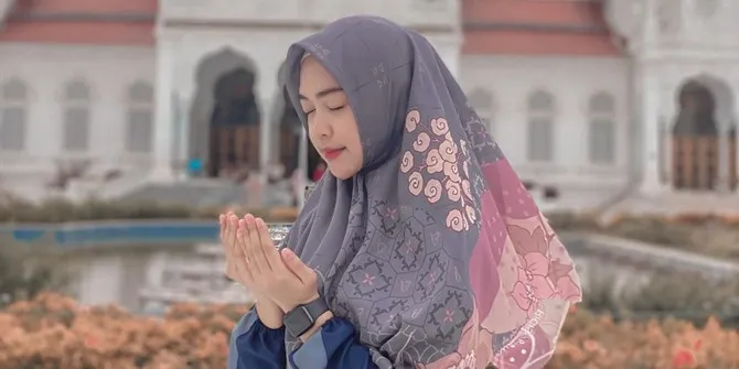 Berbagi Buah Durian yang Sudah Dijilat dengan Teman, Ria Ricis Dapat Kritikan Pedas