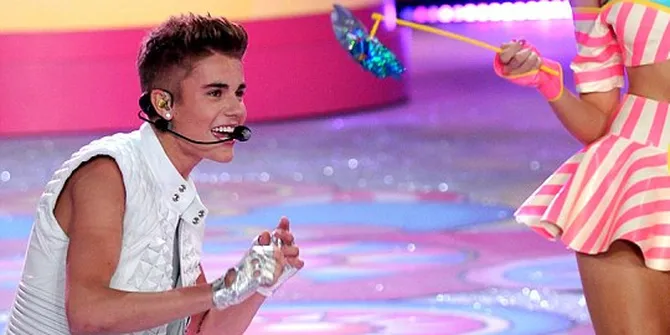 Aksi Nakal Bieber di Belakang Panggung Victoria Secret