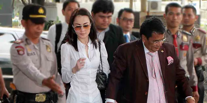 Beri Barang Mewah, Cara Wawan Rayu Jennifer Dunn