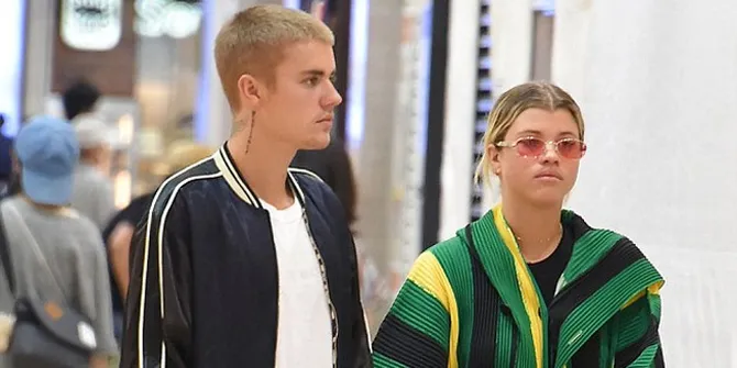 Bikin 2 Tato Baru, Sofia Richie Kembaran Dengan Justin Bieber