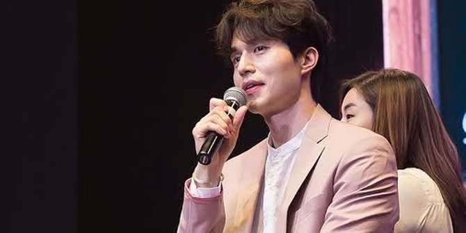 Bikin Baper, Lee Dong Wook Gendong Fans dan Ajak Kencan Romantis