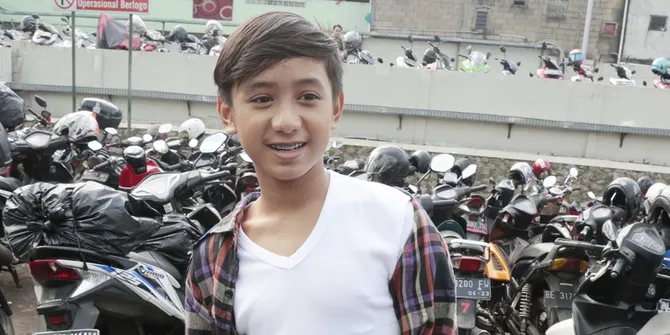 Bowo Tik Tok Bantah Tarik Bayaran Dari Fans Yang Ingin Foto Bareng