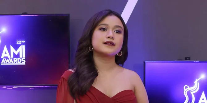 Brisia Jodie Beri Bocoran Harga Sepatu Sneakers Termahal Miliknya