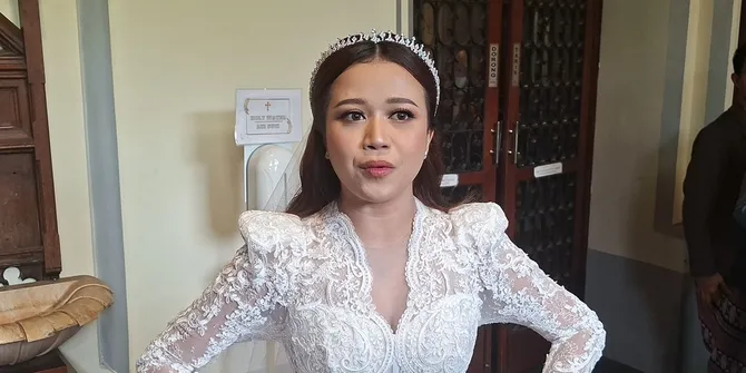 Brisia Jodie dan Jonathan Alden Resmi Menikah di Katedral, Saling Pillih dalam Untung & Malang