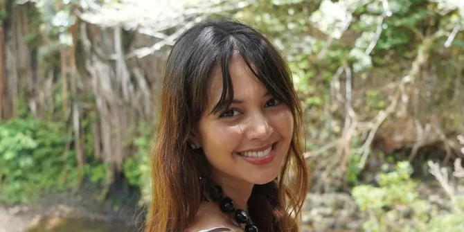 Buku Broken Strings Milik Aurelie Moeremans Bakal Diangkat Jadi Film