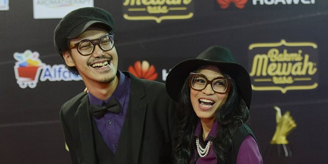 Bulan Ramadan, Endah N Rhesa Sibuk Jualan Merchandise