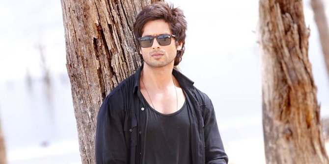 Calon Istri Superstar, Pacar Shahid Kapoor Pose Bersama Keluarga