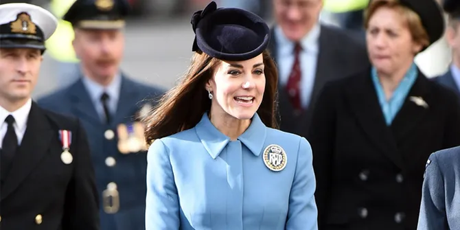 Cantik & Stylish, Wanita Ini Doyan Tiru Fashion Kate Middleton