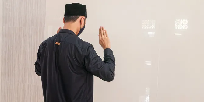 Cara dan Doa Sholat Tarawih Sendiri di Rumah, Ketahui Pula Hukumnya!