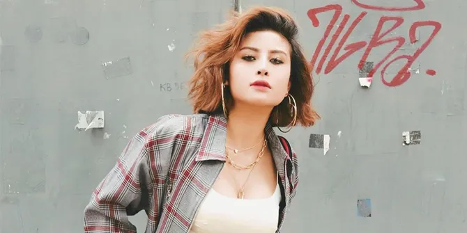 Celana Dalam Awkarin Tertangkap Kamera, Netizen Salfok: Kalau Ngezoom Jangan Lama-Lama