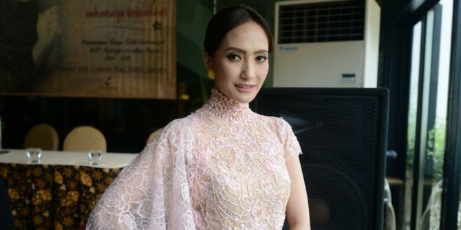 Cerita Artika Sari Devi Ajarkan Bahasa Pada Anak Termasuk