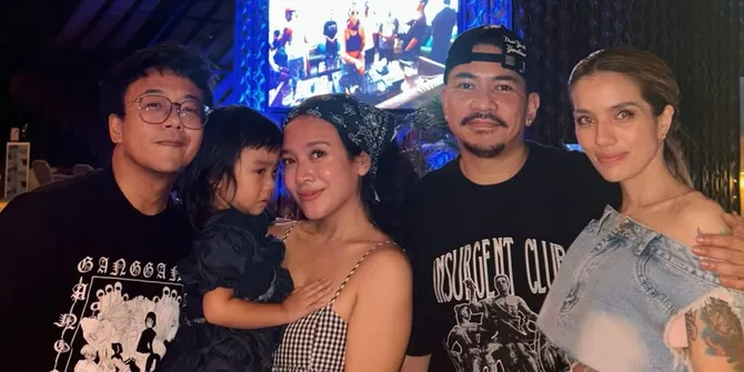 Cerita Dea Ananda yang Ternyata Saudaraan dengan Suami Sheila Marcia, Saat Balita Main Bareng