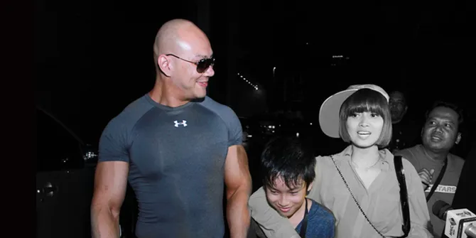 Chat Pribadi Deddy Corbuzier - Azkanio Bikin Netizen Tersentuh
