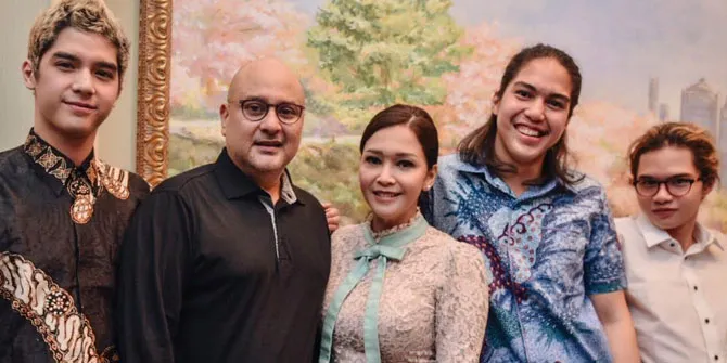 Ciuman Manis Al, El &#38; Dul Untuk Maia Setelah Pernikahan Dengan Irwan Mussry