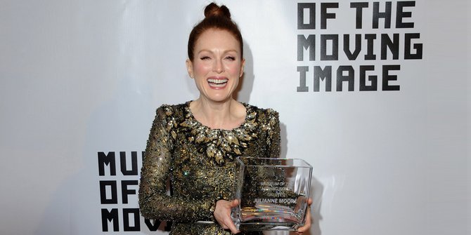 Congrats! Julianne Moore Resmi Jadi Aktris Terbaik di BAFTA 2015