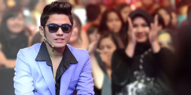 Demi Aliando Syarief, Seorang Ibu Rela Bugil