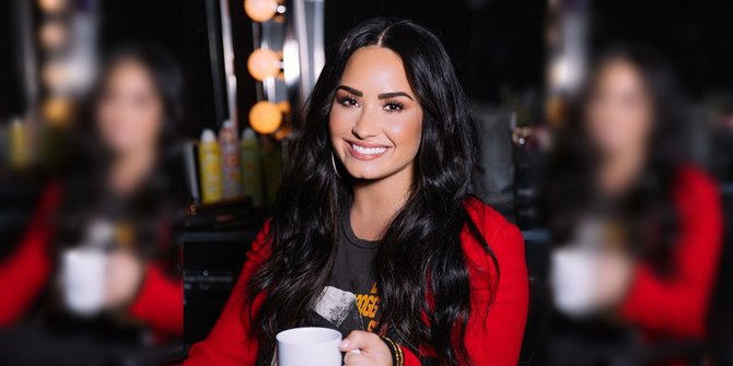 Demi Lovato Rayakan Enam Tahun Bebas Alkohol