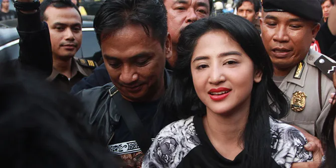 Dewi Perssik Ragukan Kabar Jupe Suap Hakim Agung