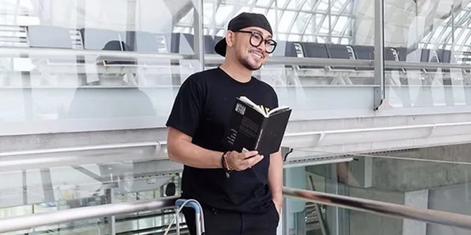 Dibilang Homo Oleh Banyak Netizen, Ini Komentar Caren Delano