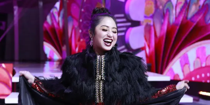 Dicibir Gara-gara Pamer Sedekah, Dewi Perssik Balas Netien dengan Kalimat Menohok